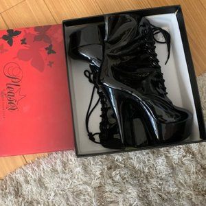 Like new Pleaser stiletto platform ankle boots